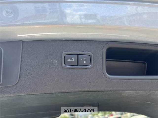 Porsche MACAN 2020-04 4047266-11