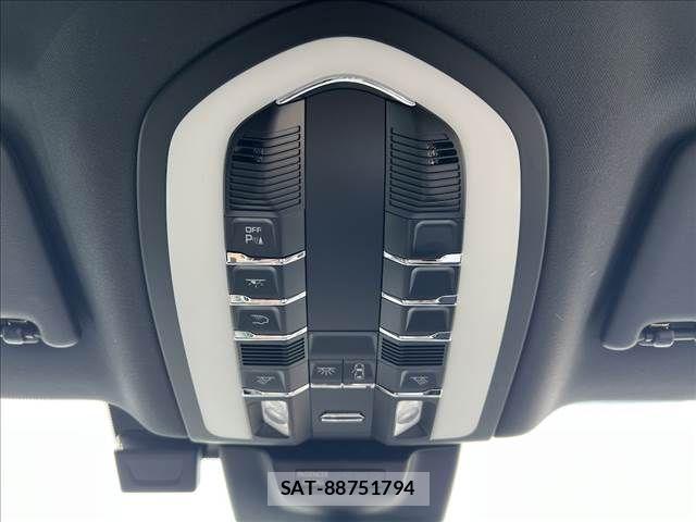 Porsche MACAN 2020-04 4047266-22