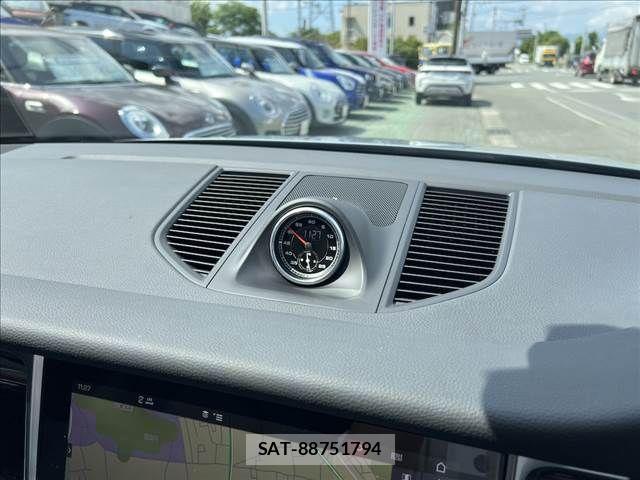 Porsche MACAN 2020-04 4047266-23