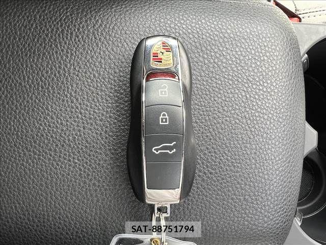 Porsche MACAN 2020-04 4047266-25