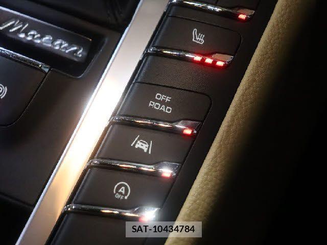 Porsche MACAN 2017-03 4176810-11