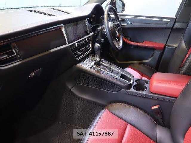 Porsche MACAN 2020-08 4599339-7