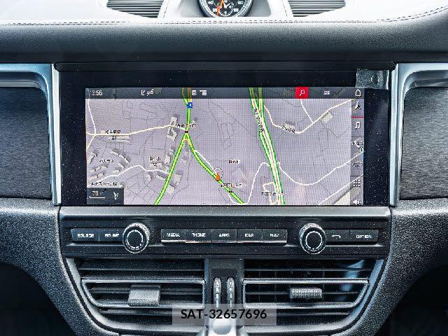 Porsche MACAN 2020-12 5875438-9