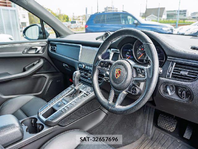 Porsche MACAN 2020-12 5875438-14
