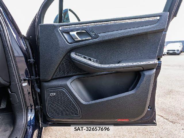 Porsche MACAN 2020-12 5875438-21