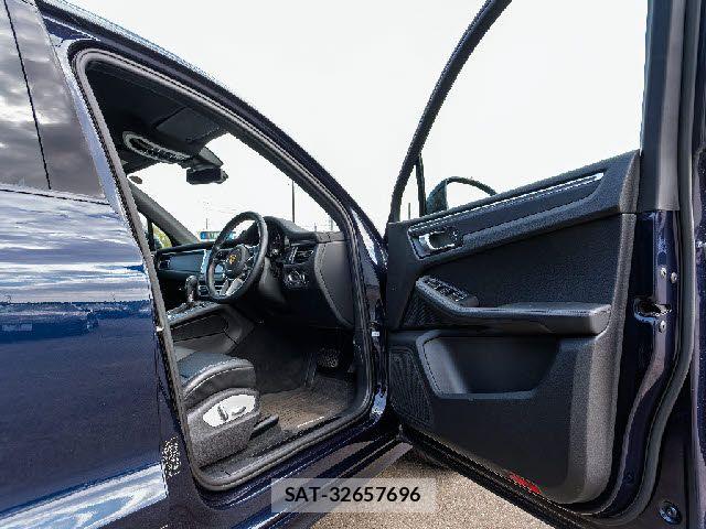 Porsche MACAN 2020-12 5875438-24