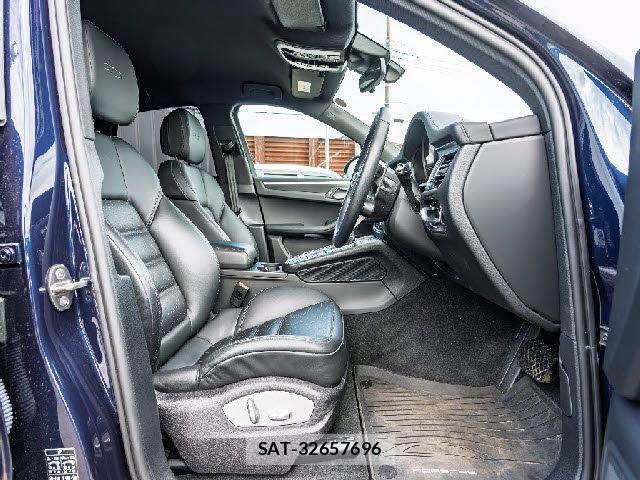 Porsche MACAN 2020-12 5875438-3