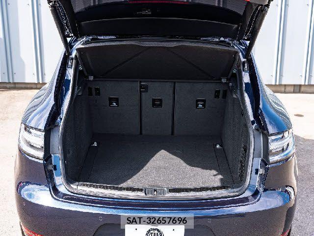 Porsche MACAN 2020-12 5875438-6