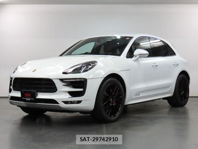 Porsche MACAN 2017-06 6016066-0