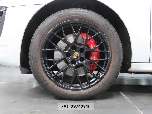 Porsche MACAN 2017-06 6016066-9