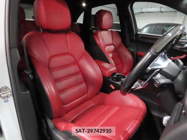 Porsche MACAN 2017-06 6016066-15
