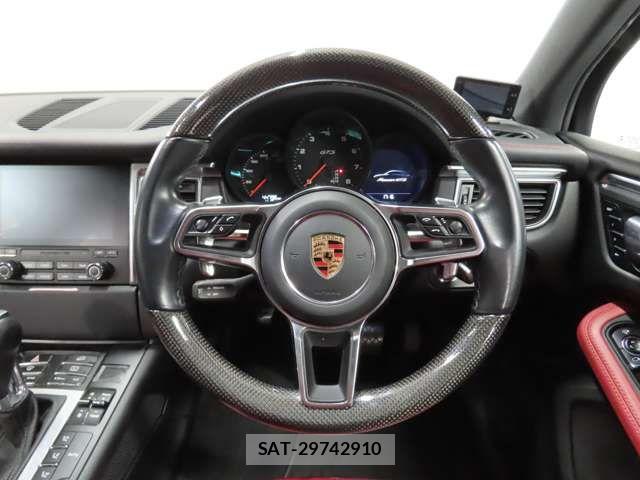 Porsche MACAN 2017-06 6016066-18
