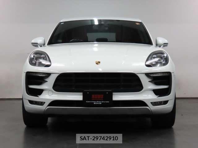 Porsche MACAN 2017-06 6016066-1