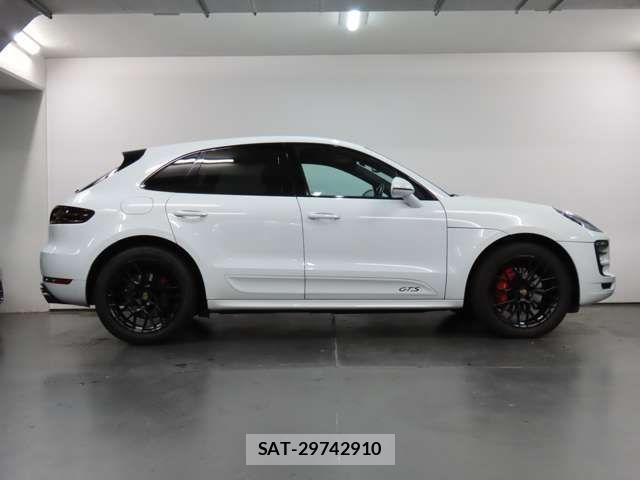 Porsche MACAN 2017-06 6016066-3