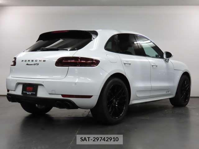 Porsche MACAN 2017-06 6016066-4