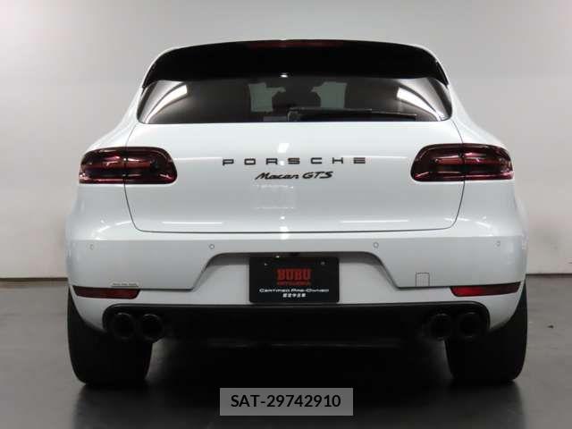Porsche MACAN 2017-06 6016066-5