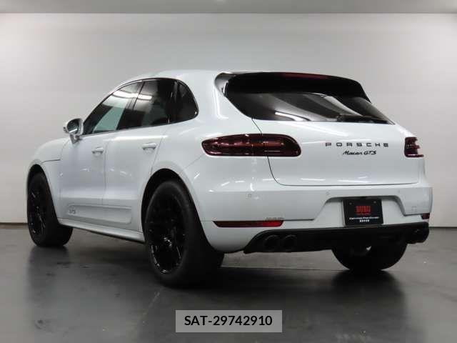 Porsche MACAN 2017-06 6016066-6
