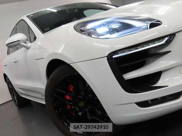 Porsche MACAN 2017-06 6016066-7