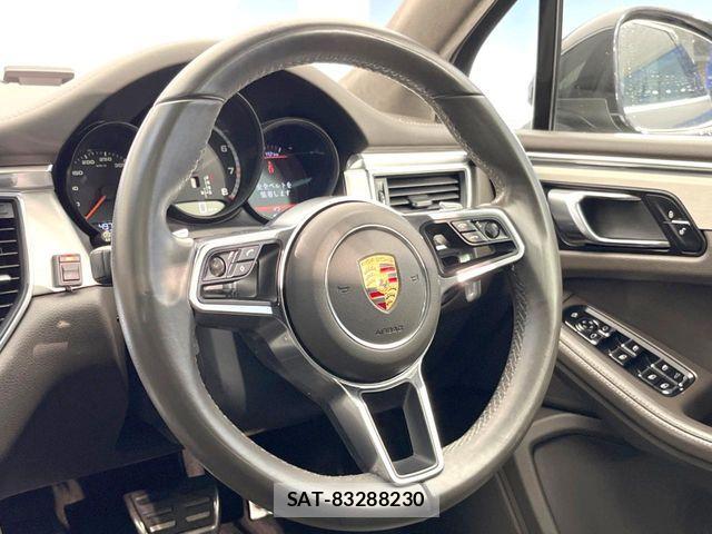 Porsche MACAN 2015-03 6016076-16
