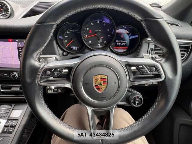 Porsche MACAN 2021-08 6016064-10