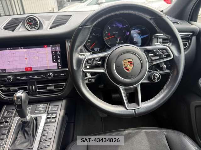 Porsche MACAN 2021-08 6016064-1