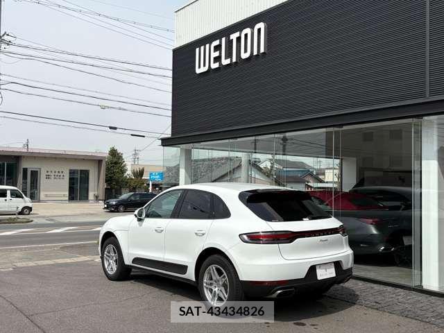 Porsche MACAN 2021-08 6016064-2