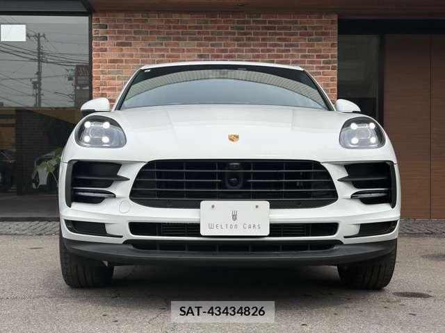 Porsche MACAN 2021-08 6016064-3
