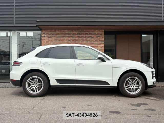 Porsche MACAN 2021-08 6016064-5