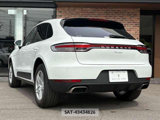 Porsche MACAN 2021-08 6016064-6