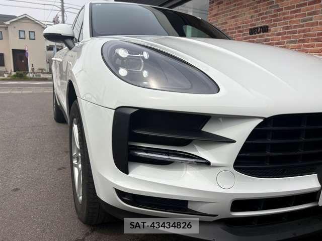 Porsche MACAN 2021-08 6016064-8