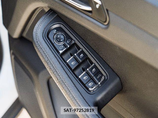 Porsche MACAN 2015-03 6246667-16