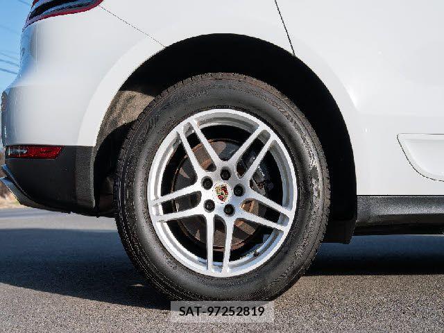Porsche MACAN 2015-03 6246667-18