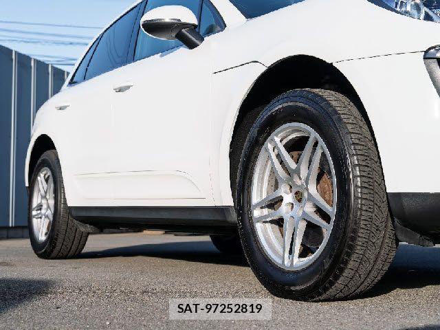 Porsche MACAN 2015-03 6246667-1