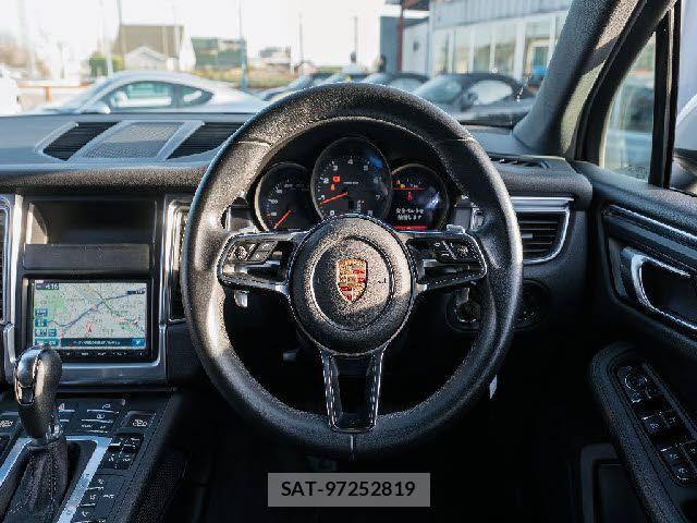 Porsche MACAN 2015-03 6246667-22
