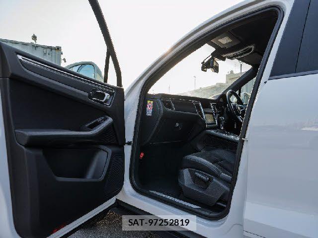 Porsche MACAN 2015-03 6246667-23