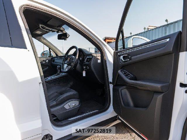 Porsche MACAN 2015-03 6246667-24