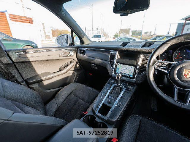 Porsche MACAN 2015-03 6246667-25
