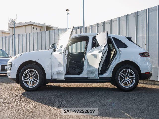 Porsche MACAN 2015-03 6246667-27
