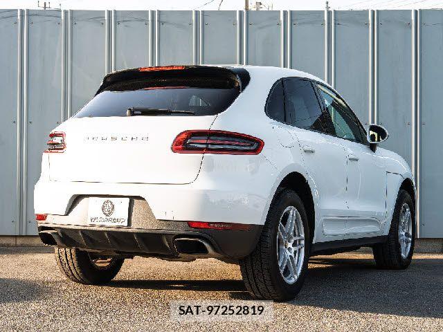 Porsche MACAN 2015-03 6246667-4