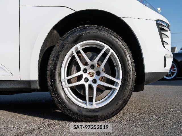 Porsche MACAN 2015-03 6246667-7