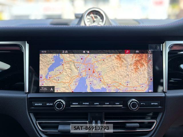 Porsche MACAN 2021-04 6272573-10