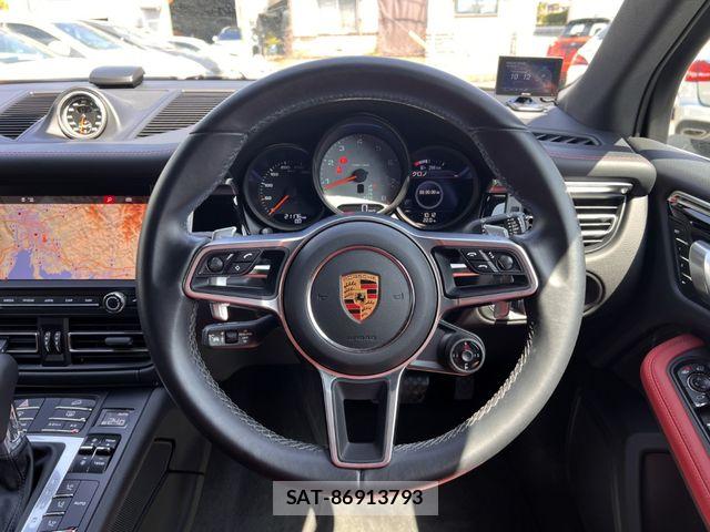 Porsche MACAN 2021-04 6272573-13