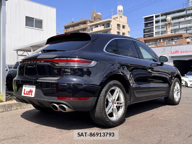 Porsche MACAN 2021-04 6272573-2