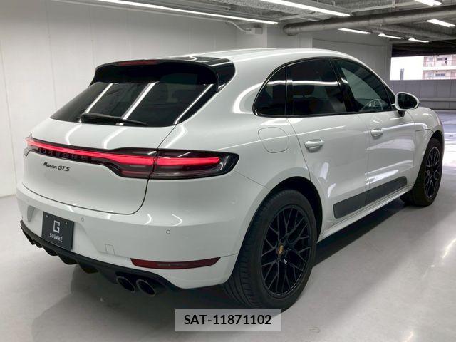 Porsche MACAN 2020-06 6614150-11