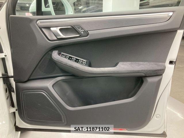 Porsche MACAN 2020-06 6614150-19
