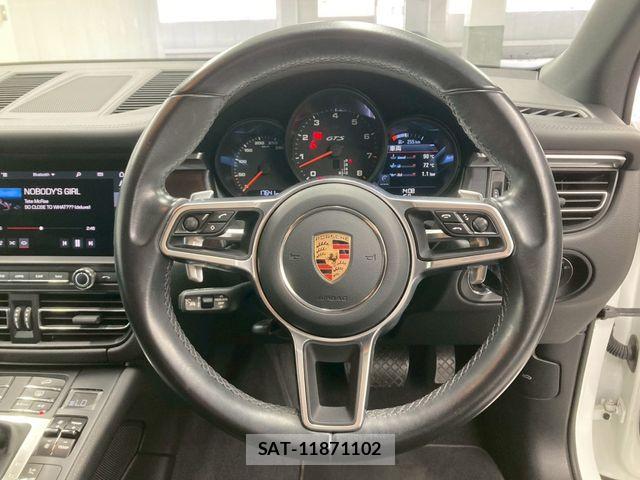 Porsche MACAN 2020-06 6614150-24