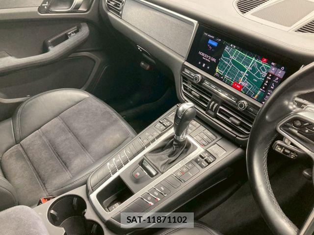 Porsche MACAN 2020-06 6614150-26