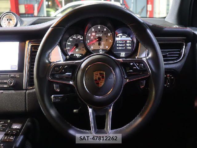 Porsche MACAN 2018-08 6614151-26