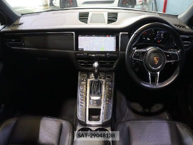 Porsche MACAN 2019-12 6677496-1