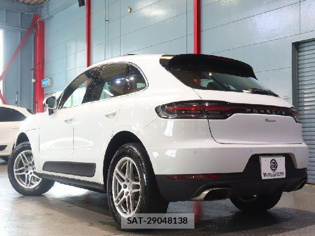 Porsche MACAN 2019-12 6677496-3